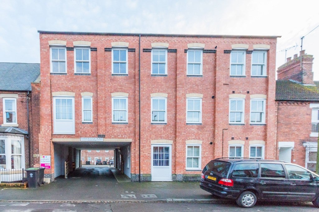 Flat Hensman Close in Rushden