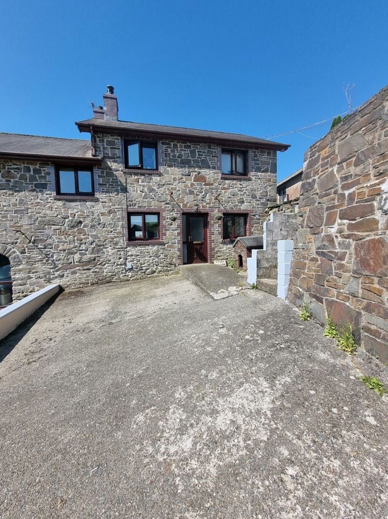 House B4577 in Moelfryn