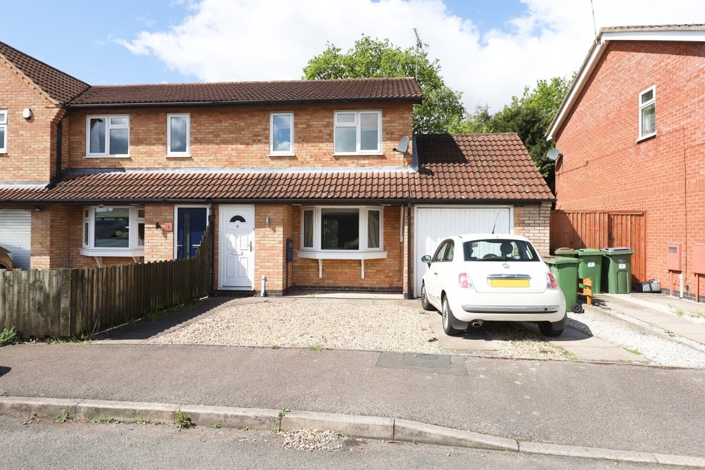 House Knights Close in Stoney Stanton