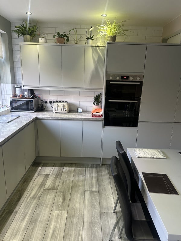 Room Shirley Avenue in Greater London