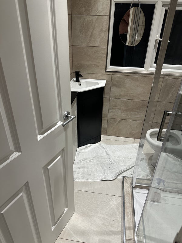 Room Shirley Avenue in Greater London