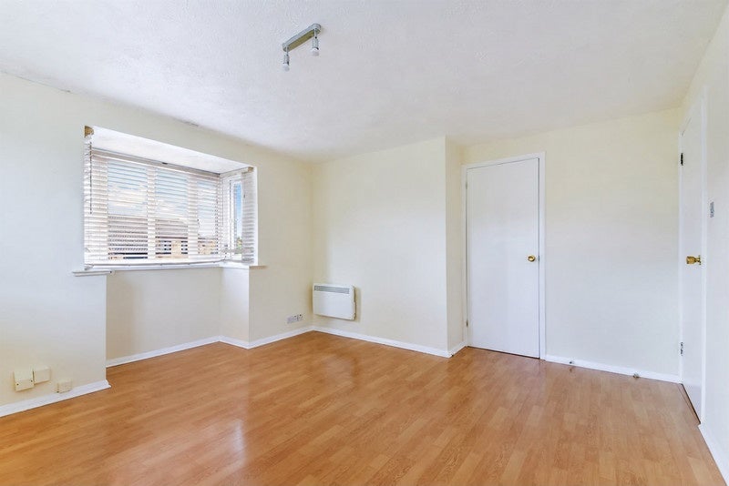 Flat Spring Grove in Greater London