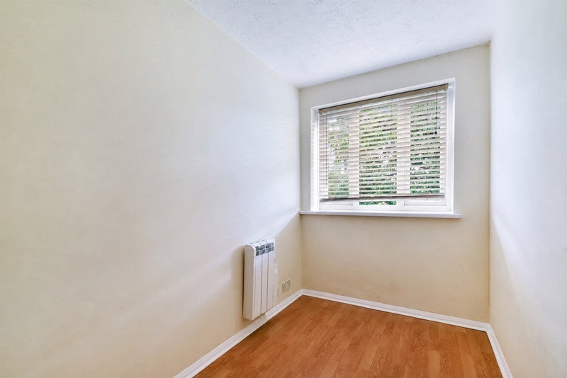 Flat Spring Grove in Greater London