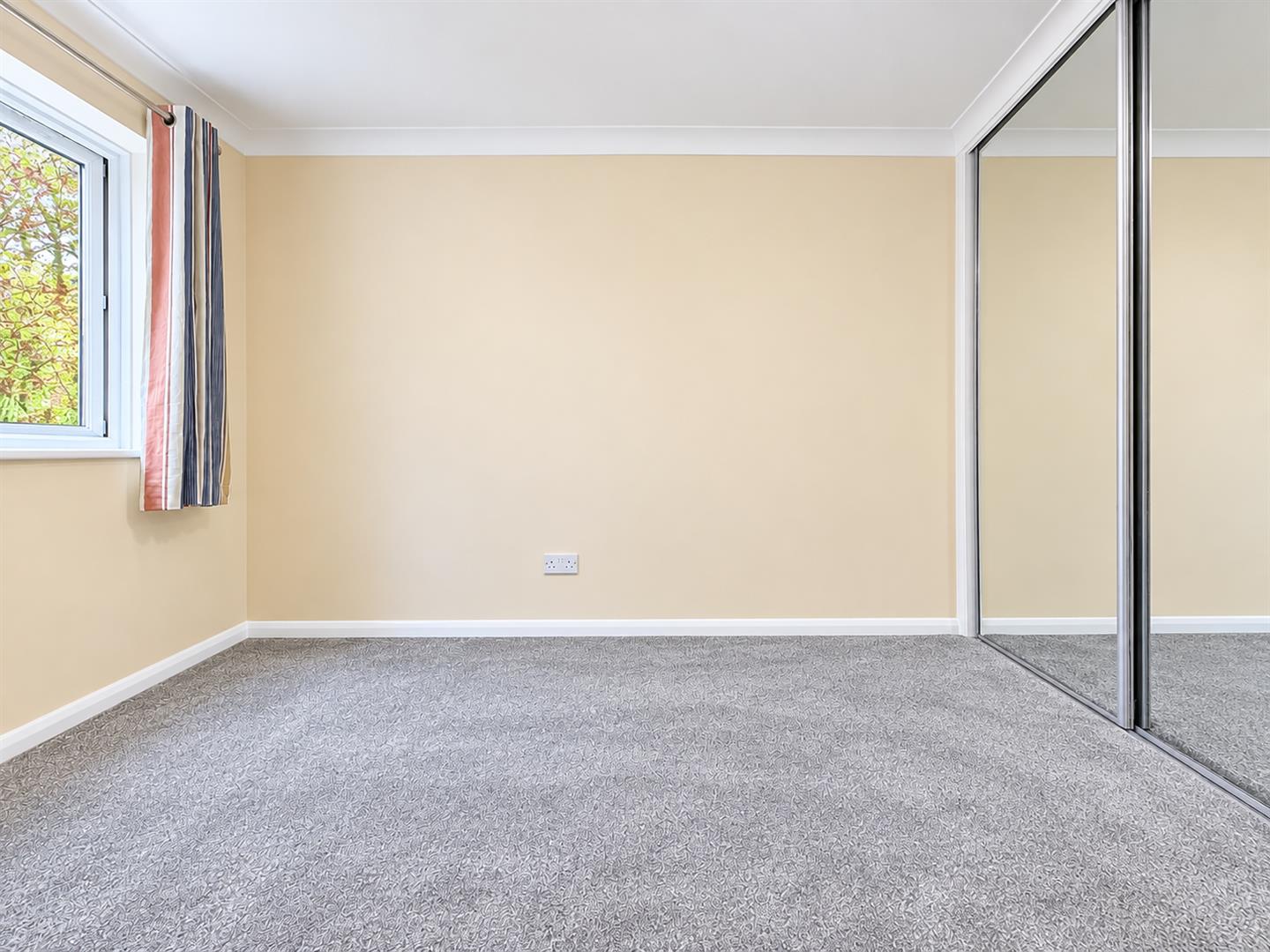 Flat Birchend Close in Greater London