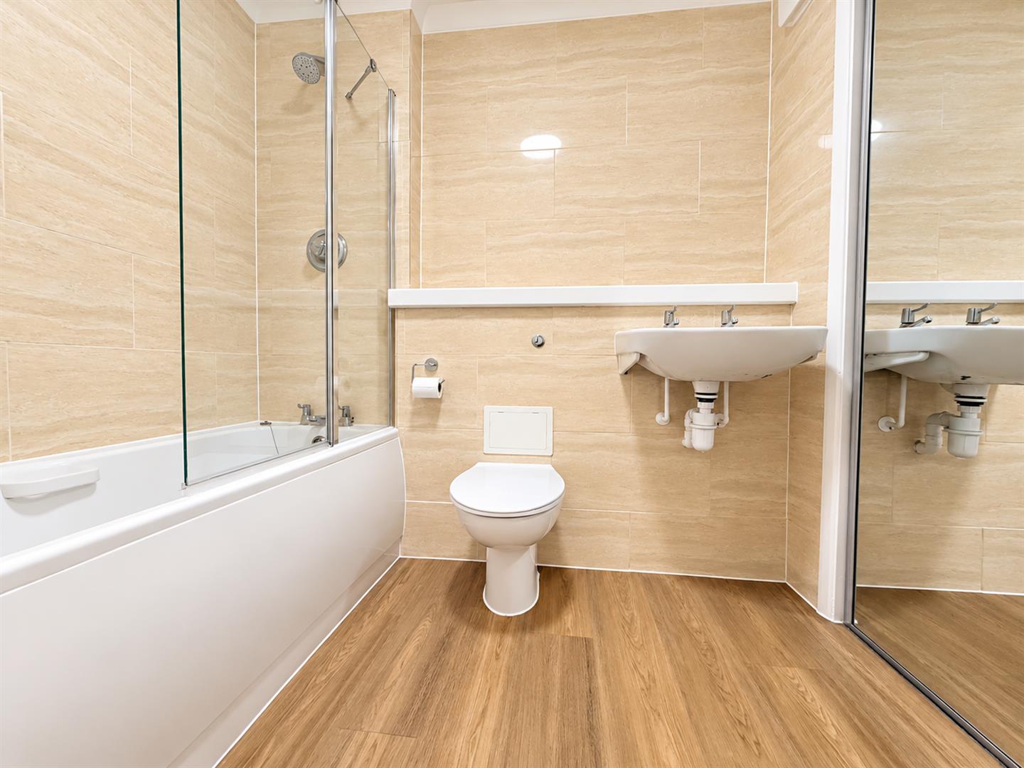 Flat Birchend Close in Greater London