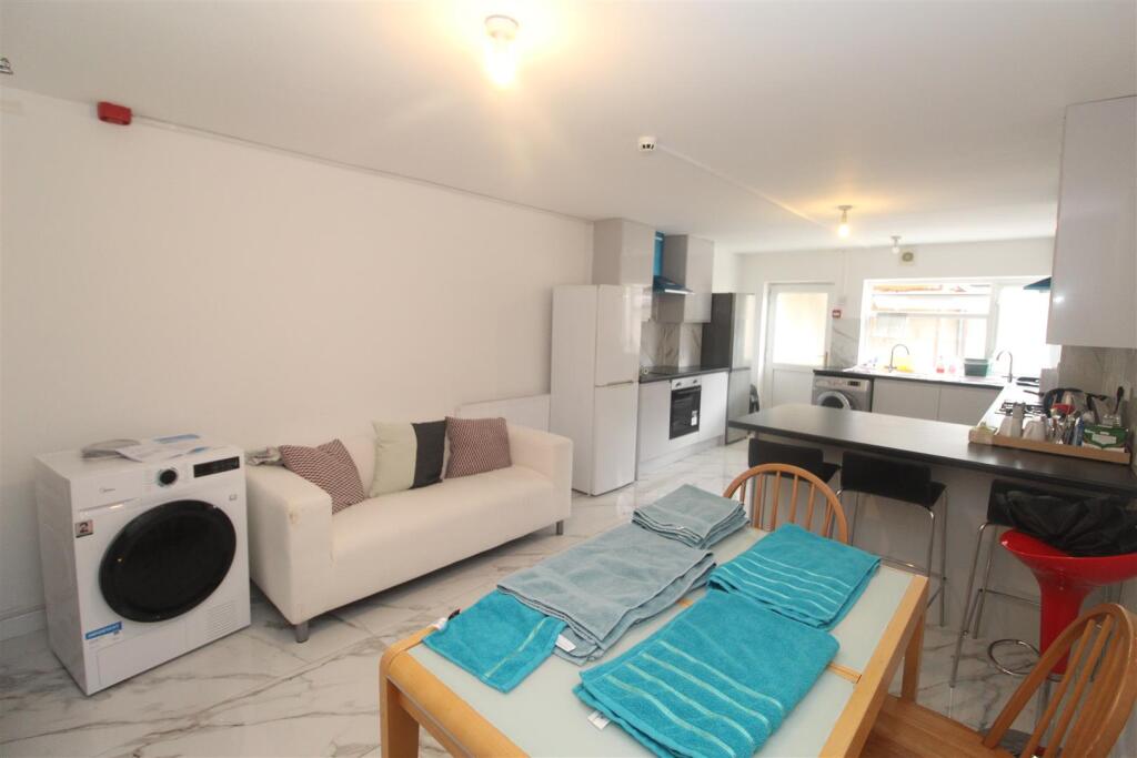 Flat Salisbury Road in Cardiff