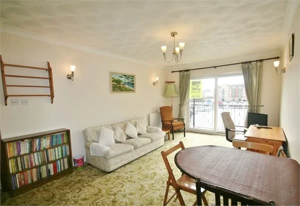 Flat Victoria Quay in Swansea