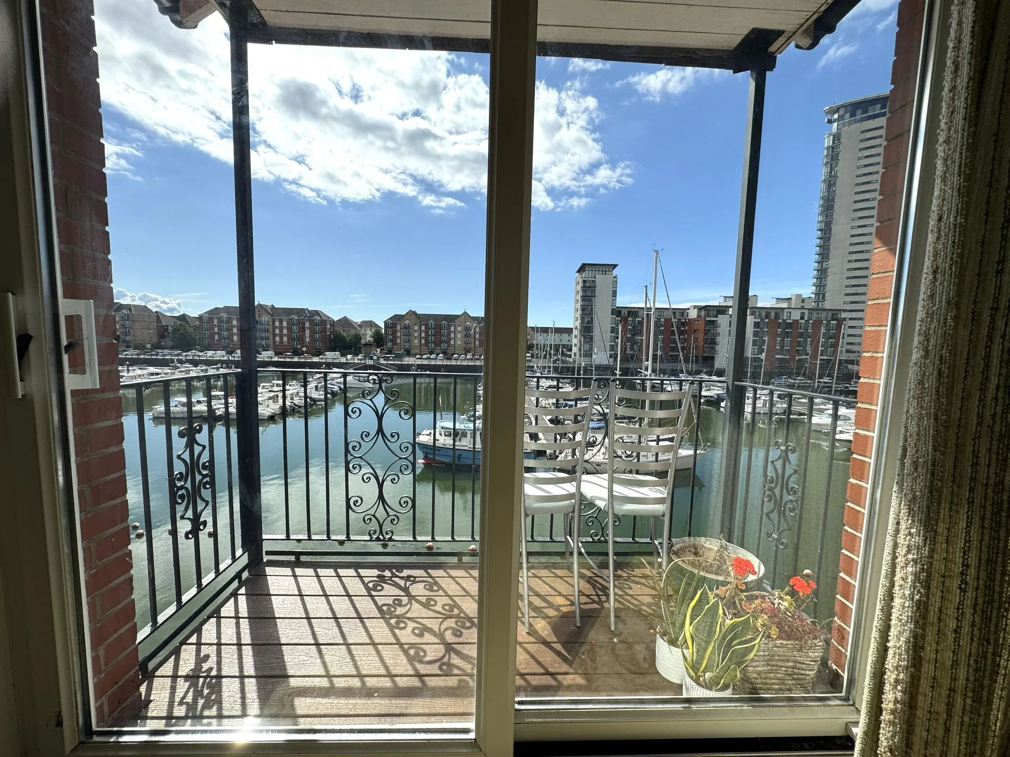 Flat Victoria Quay in Swansea