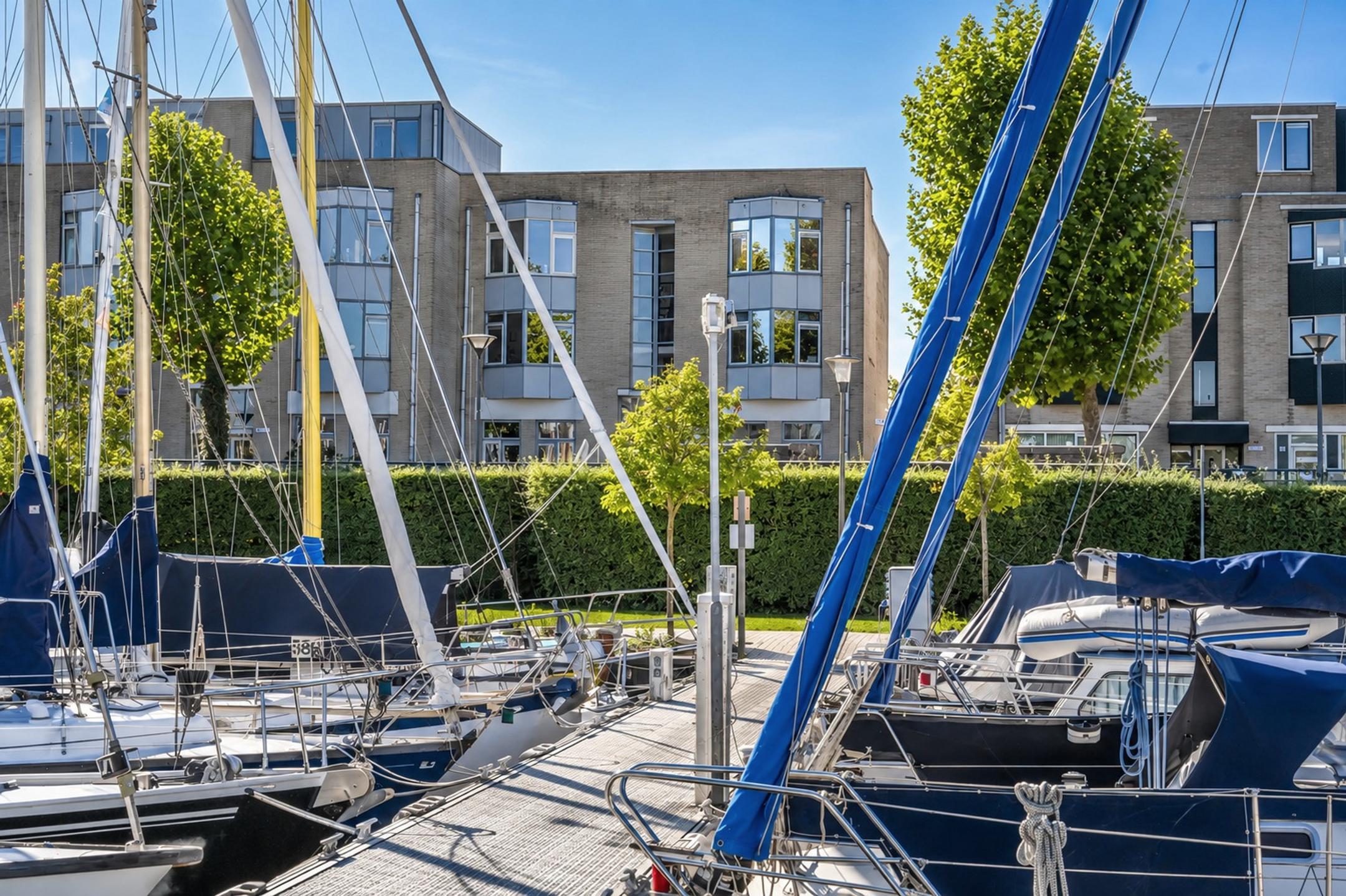 Appartement te koop: Golfstroom 72, Huizen