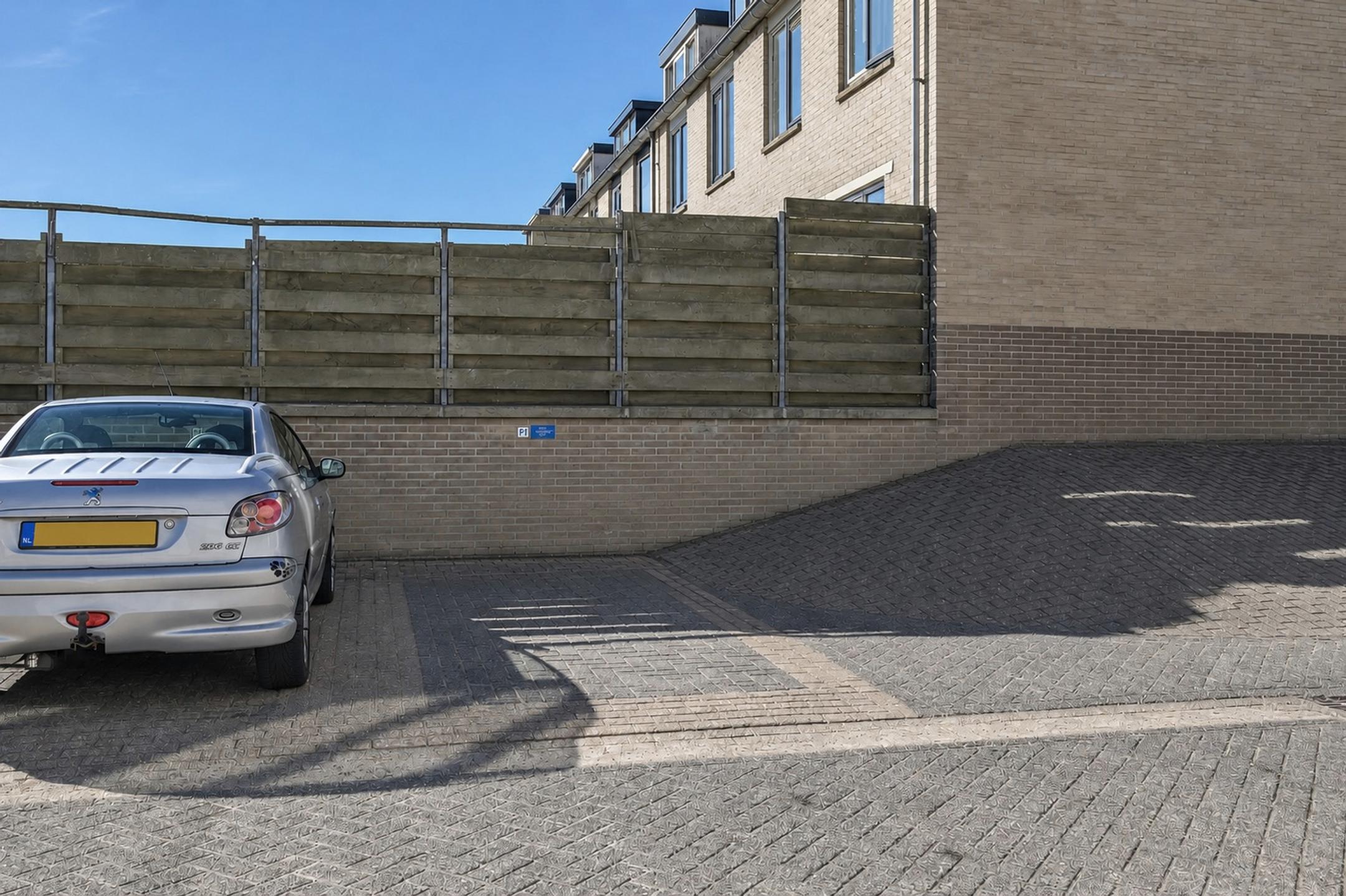 Appartement te koop: Golfstroom 72, Huizen