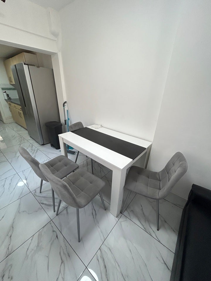 Room Grange Road in Greater London