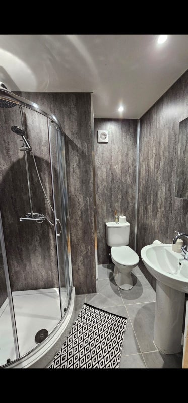 Room Greenbank Crescent in St Helens