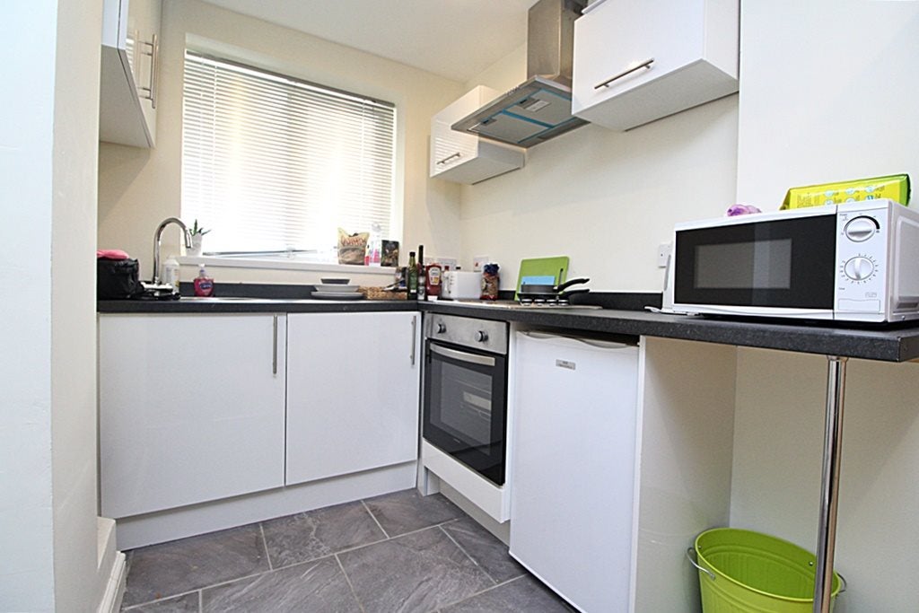 Flat Woodville Road in Cardiff