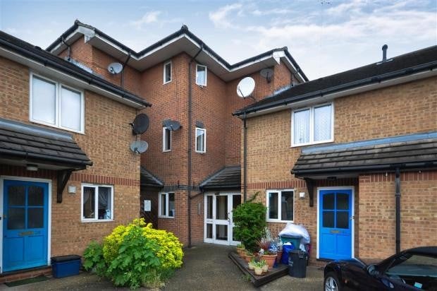 Flat Azalea Close in Greater London