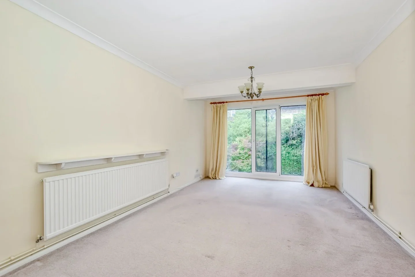 Flat Westmount Avenue in Amersham