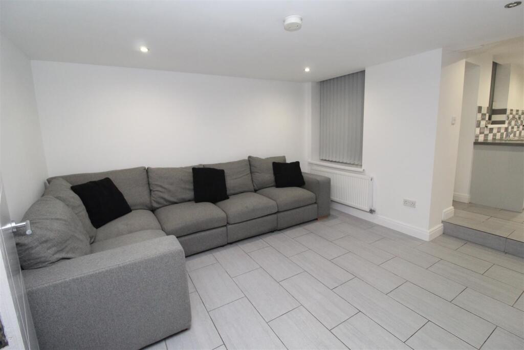 House Kingsland Terrace in Pontypridd