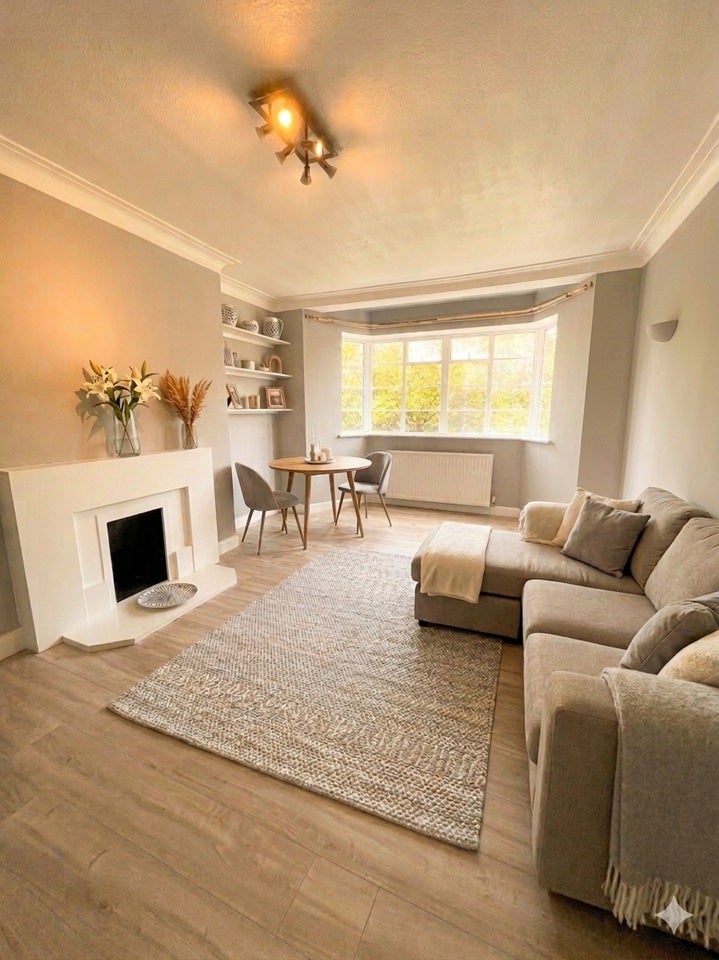 Flat Streatham High Road in Greater London
