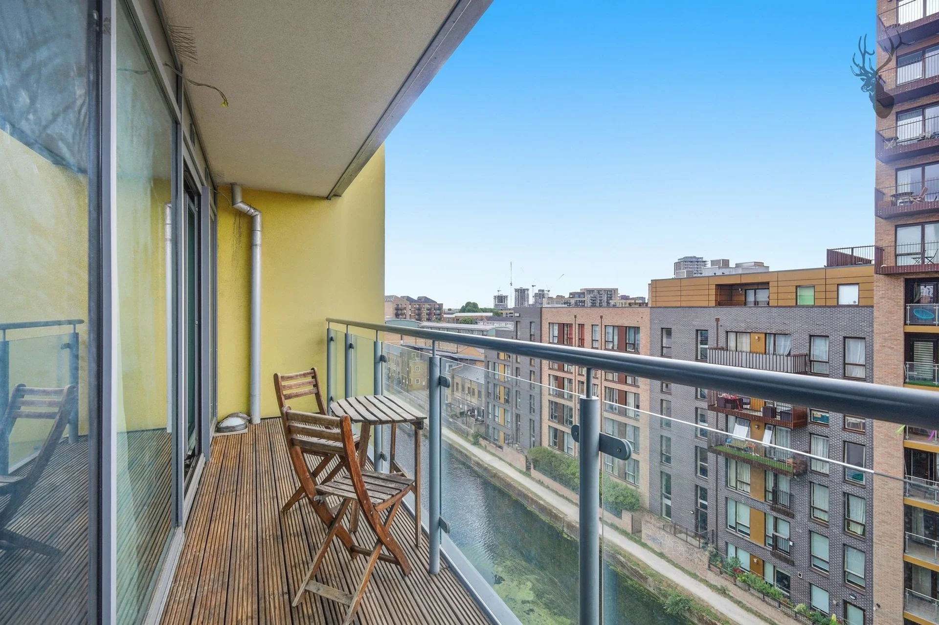 Flat Court Yard in Greater London