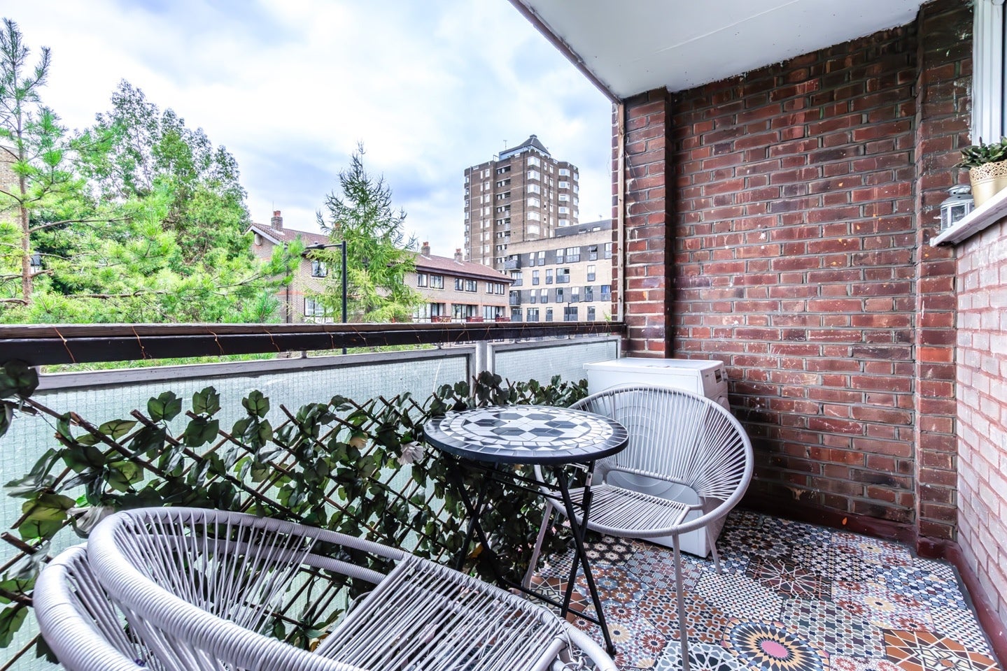 Flat Mintern Street in Greater London