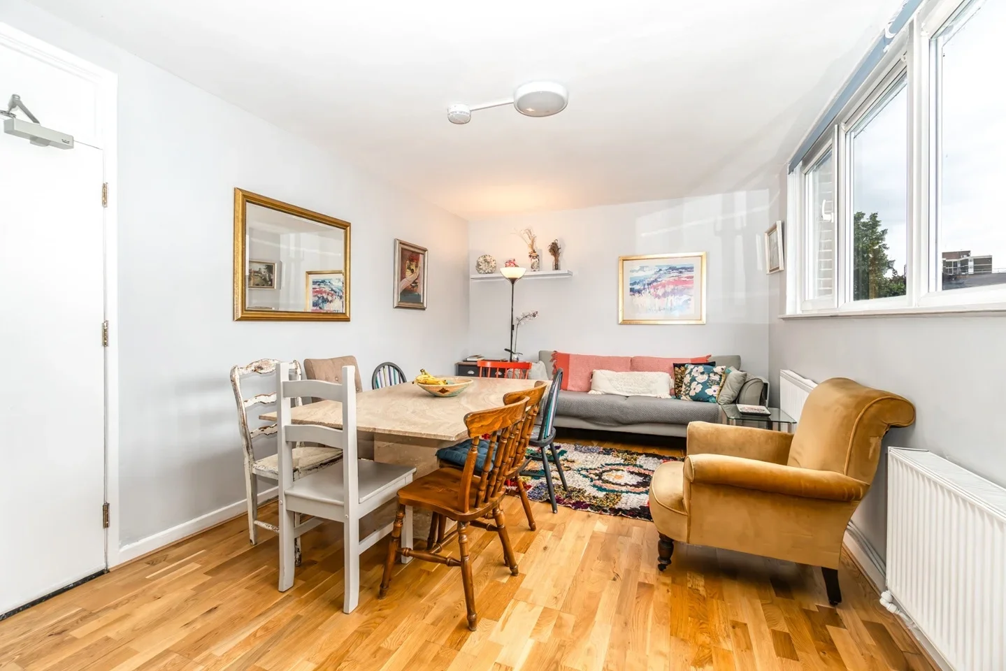 Flat Mintern Street in Greater London
