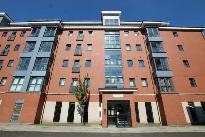 Room Central Way in Warrington