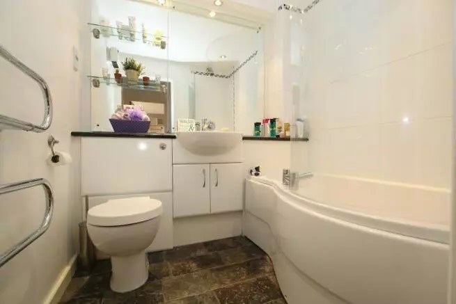 Room Central Way in Warrington