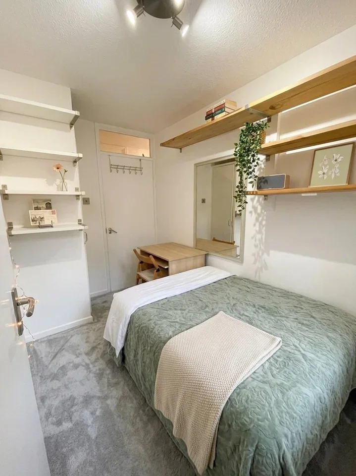 Room Vauxhall Bridge Road in City of Westminster