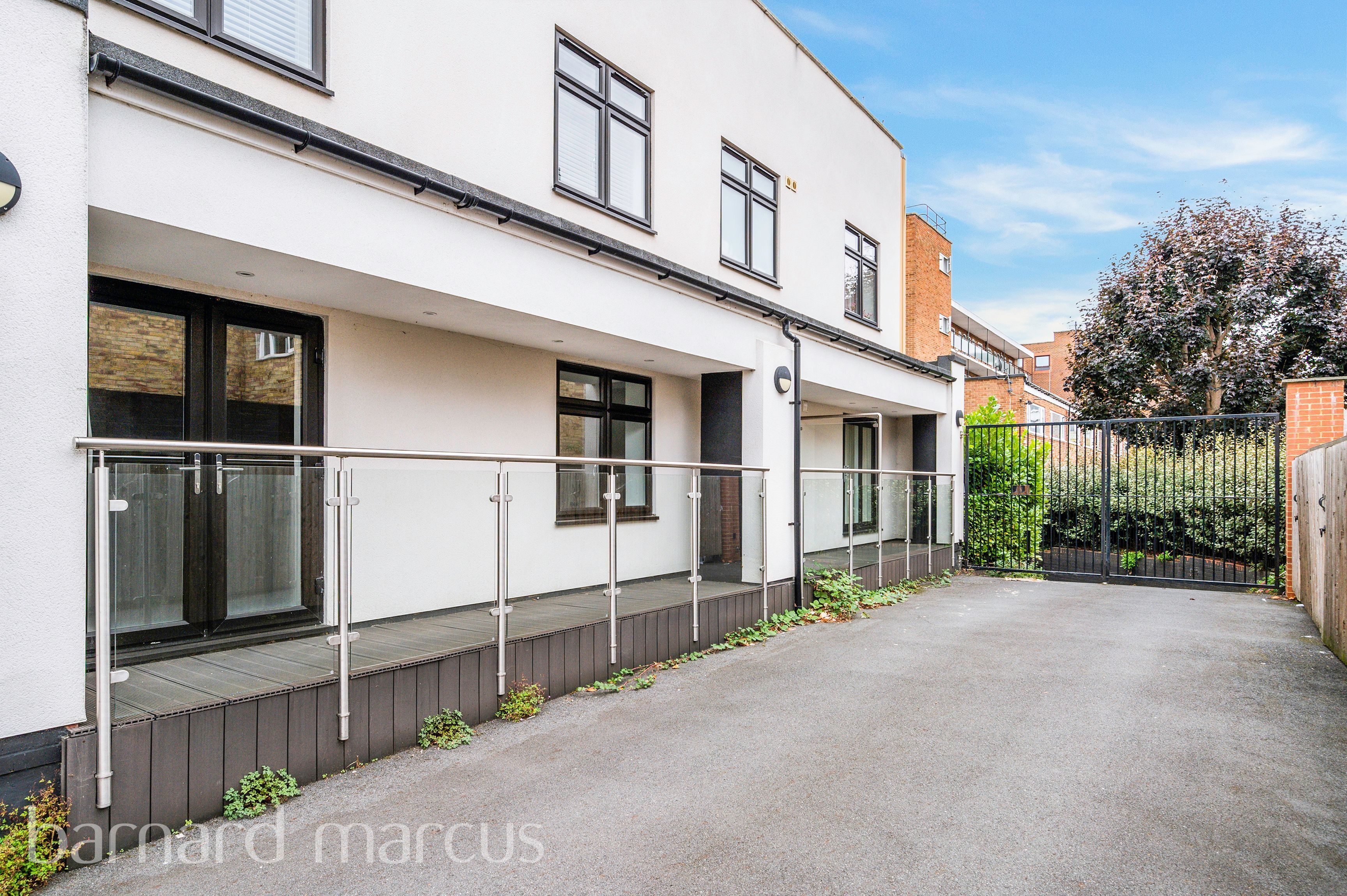 Flat Lime Grove in Greater London