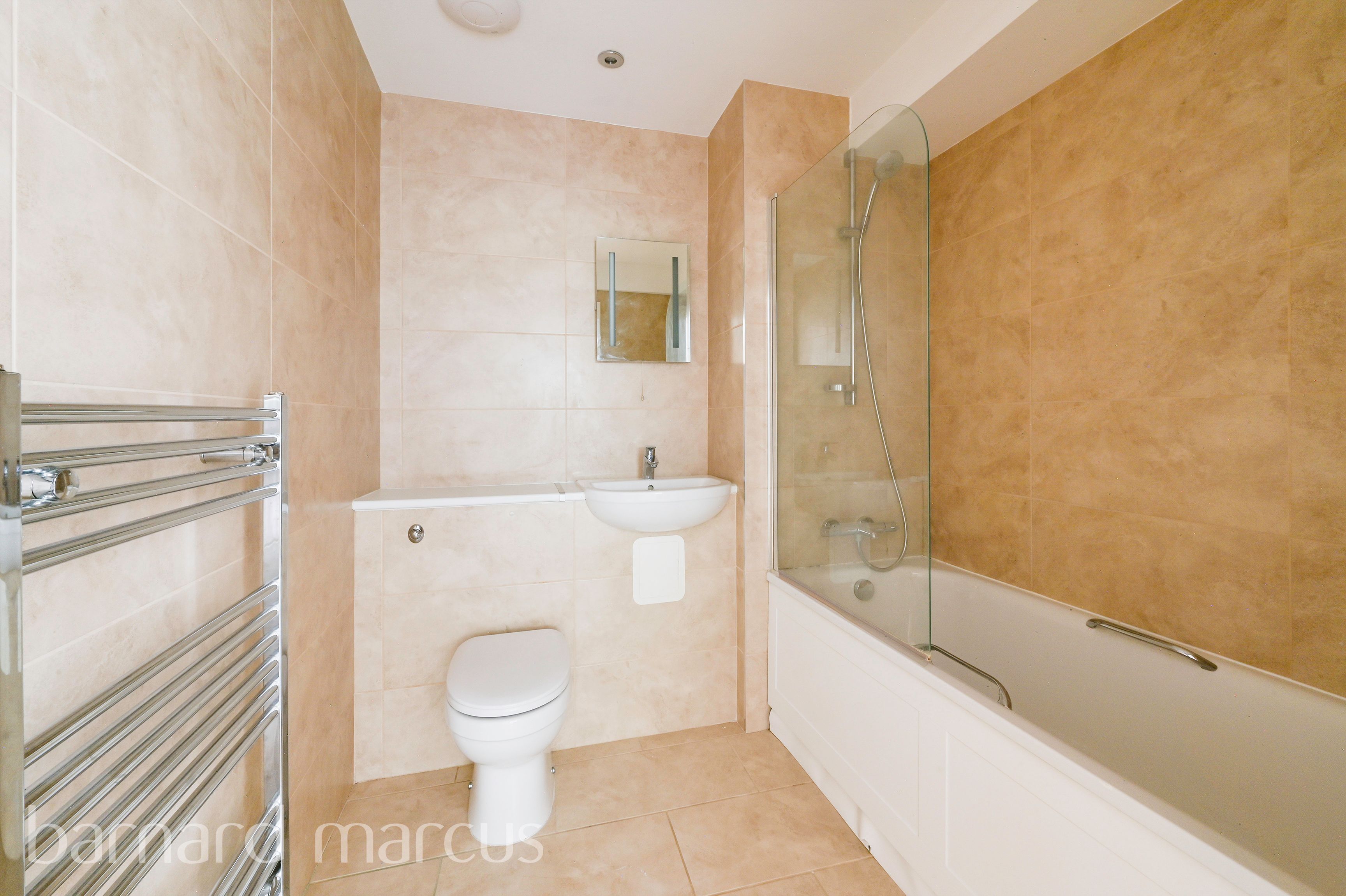 Flat Lime Grove in Greater London