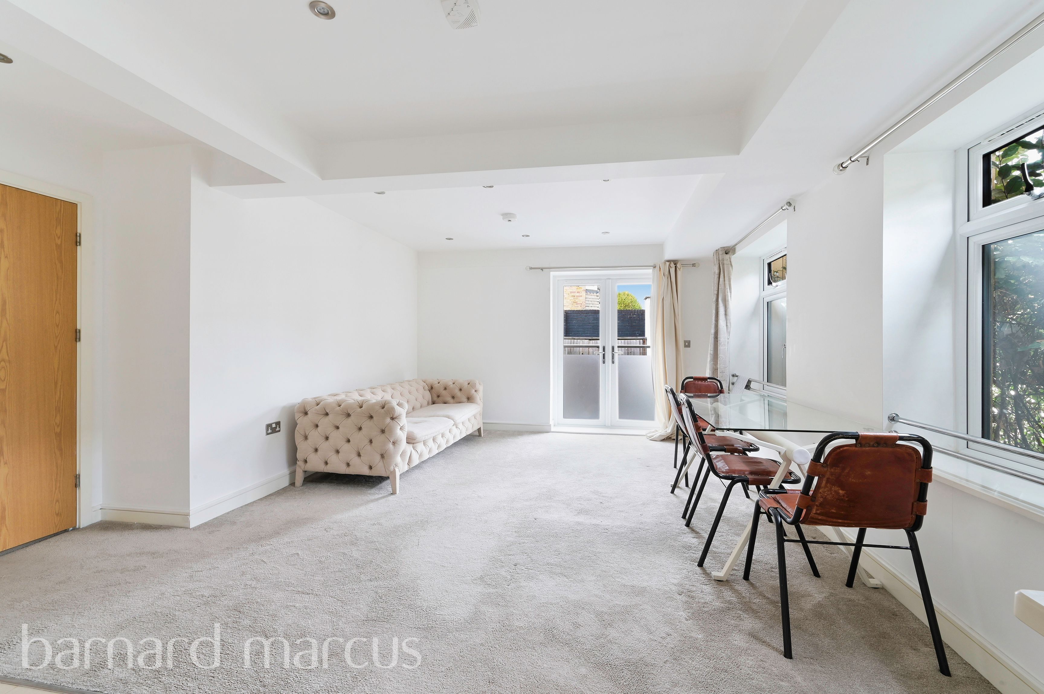 Flat Lime Grove in Greater London