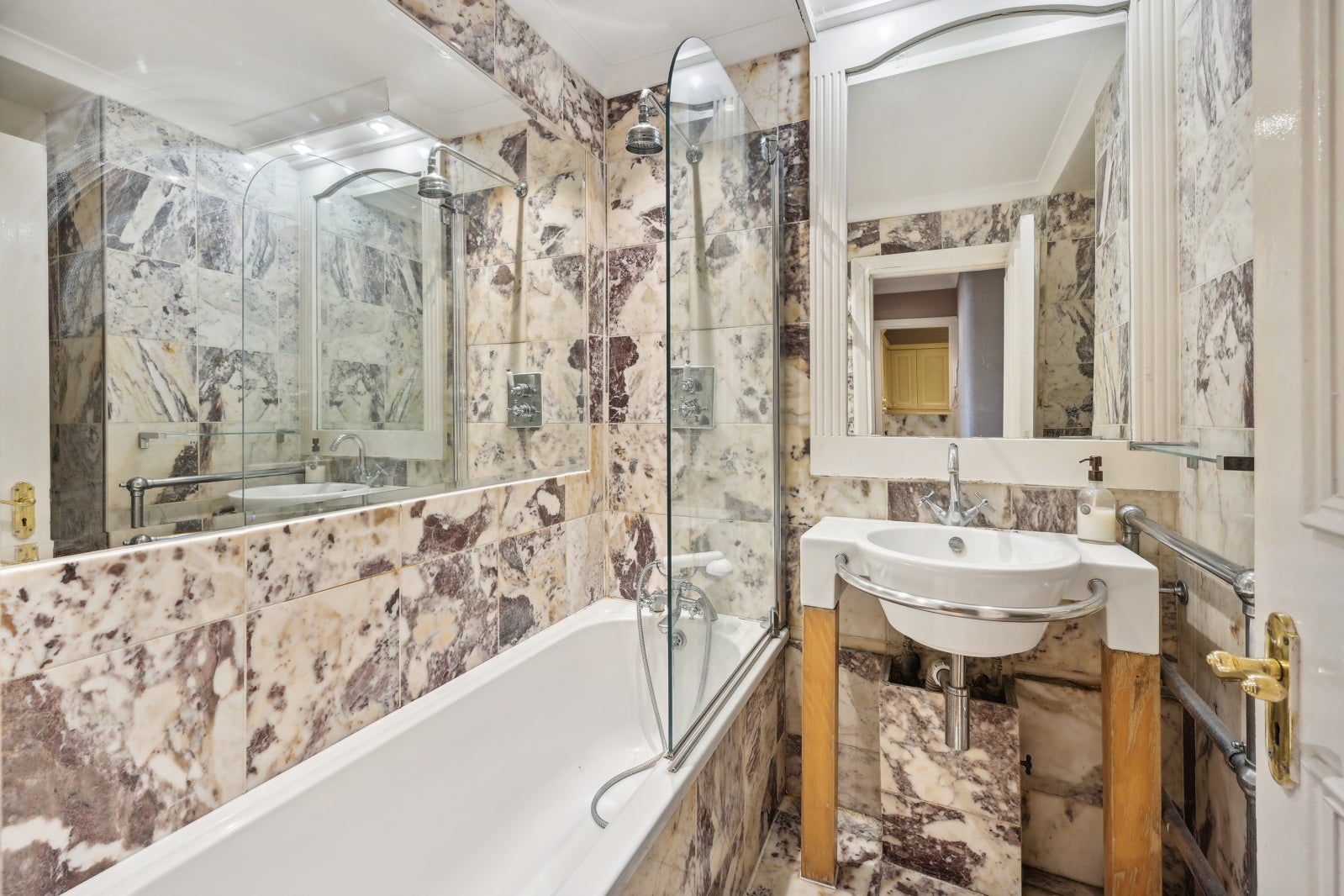 Flat Sloane Street in Greater London
