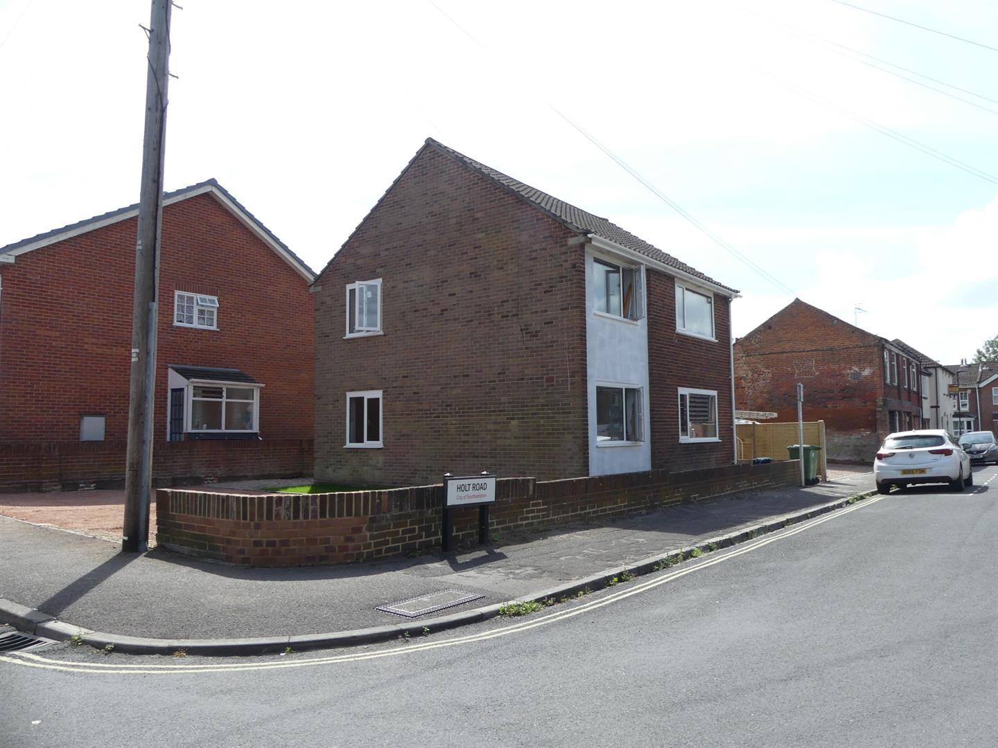 Flat Holt Road in Southampton