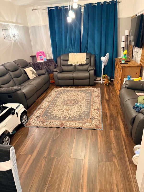 Room Redthorn Avenue in Manchester