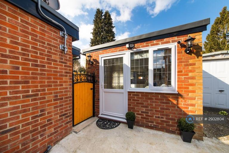 Flat Brackendene in Dartford