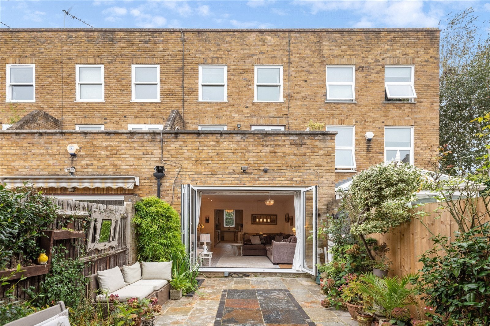 House Charlwood Terrace in Greater London