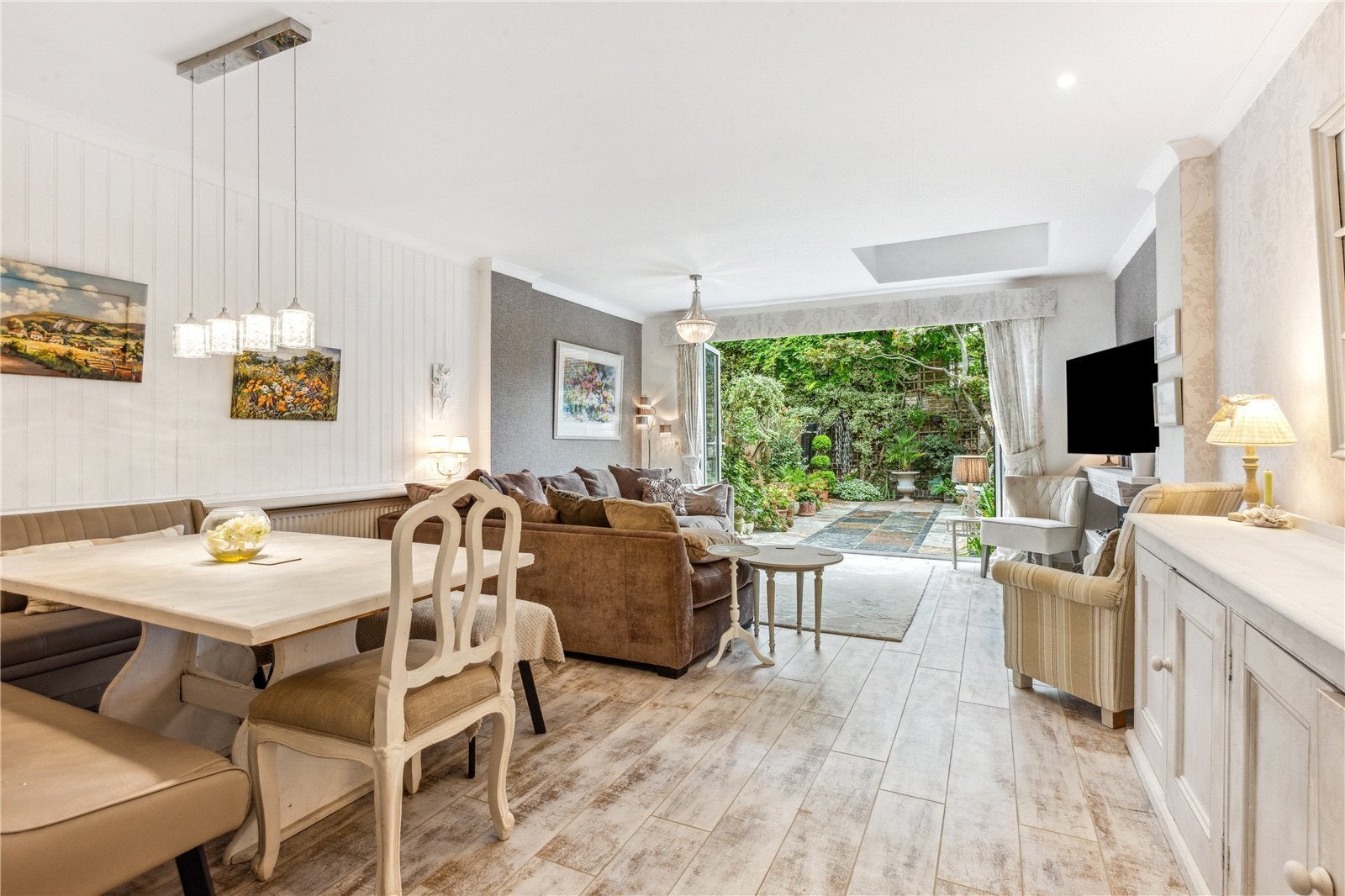 House Charlwood Terrace in Greater London