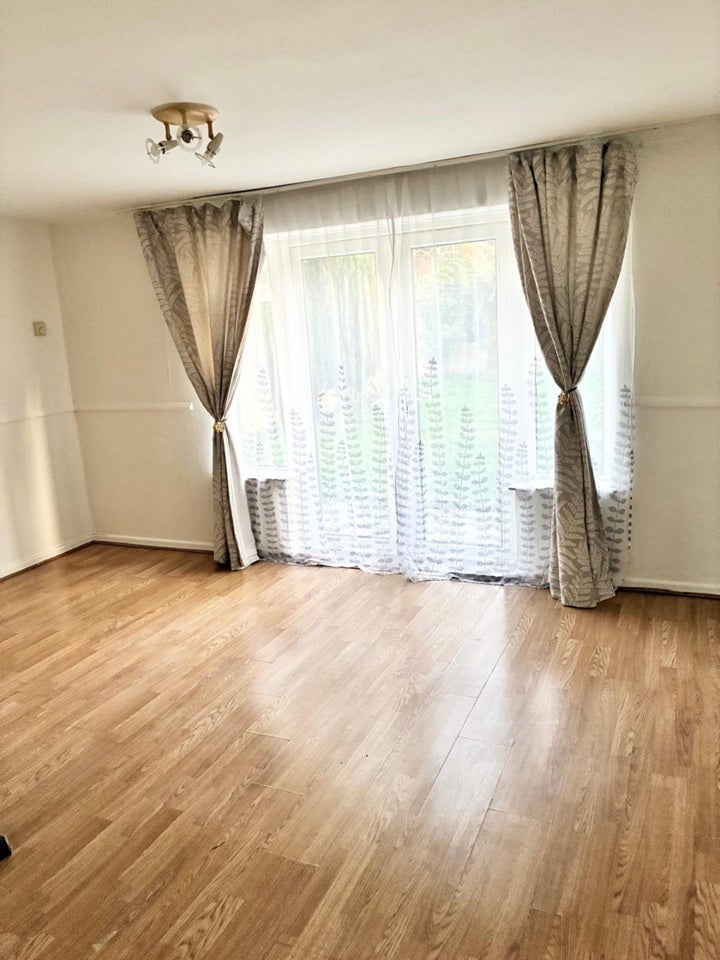 House Cunningham Avenue in Greater London