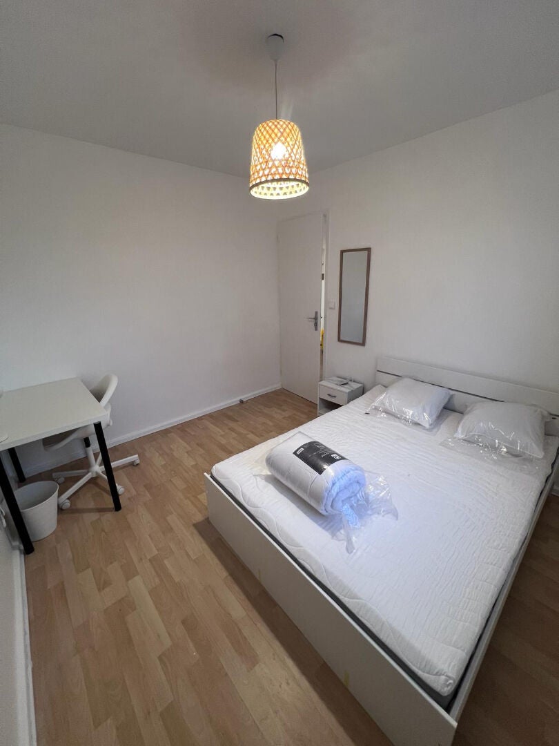 Room Avenue Raymond de Veyssière in Écully