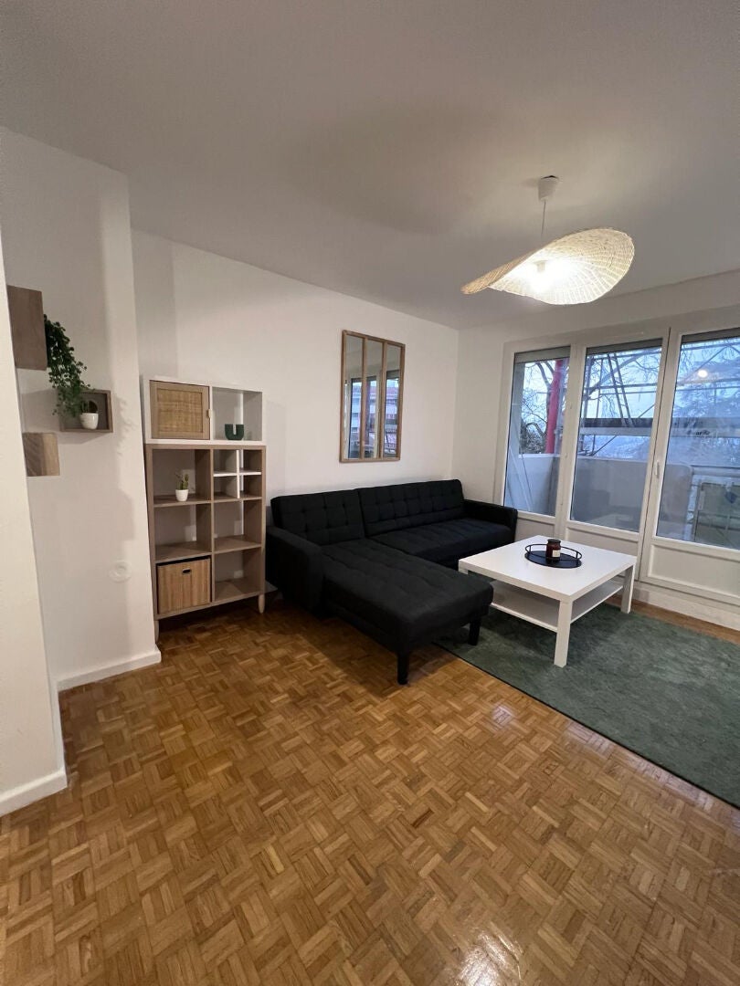 Room Avenue Raymond de Veyssière in Écully