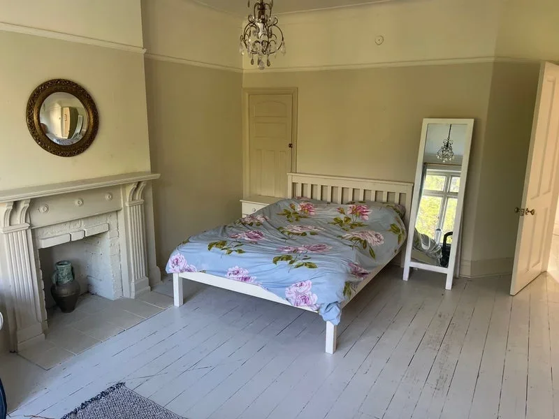 Room Abbotswood Road in Greater London