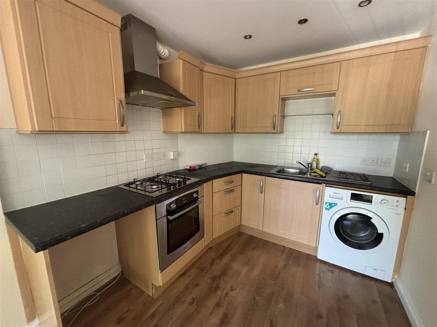Flat Gloucester Road in Greater London