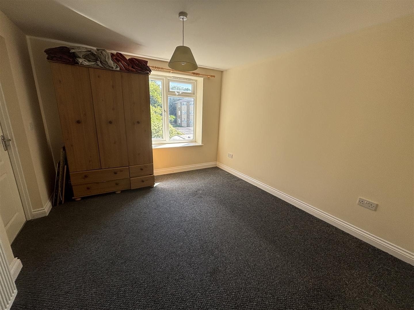 Flat Gloucester Road in Greater London