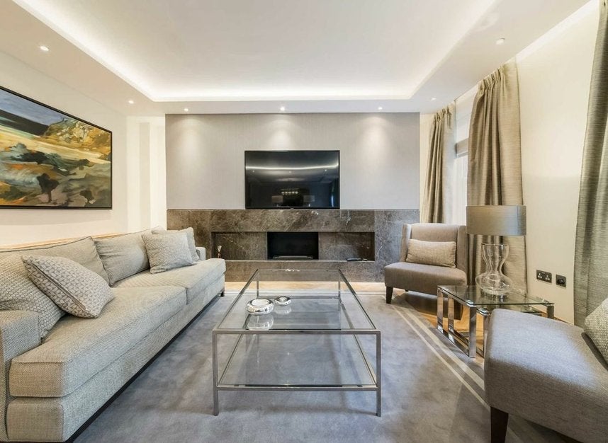 Flat Upper Grosvenor Street in City of Westminster