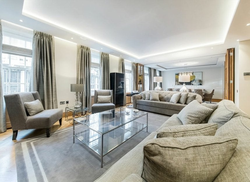 Flat Upper Grosvenor Street in City of Westminster
