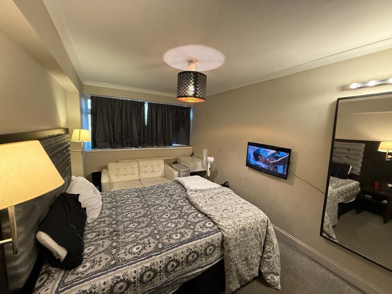 Flat Churchill Gardens Road in City of Westminster