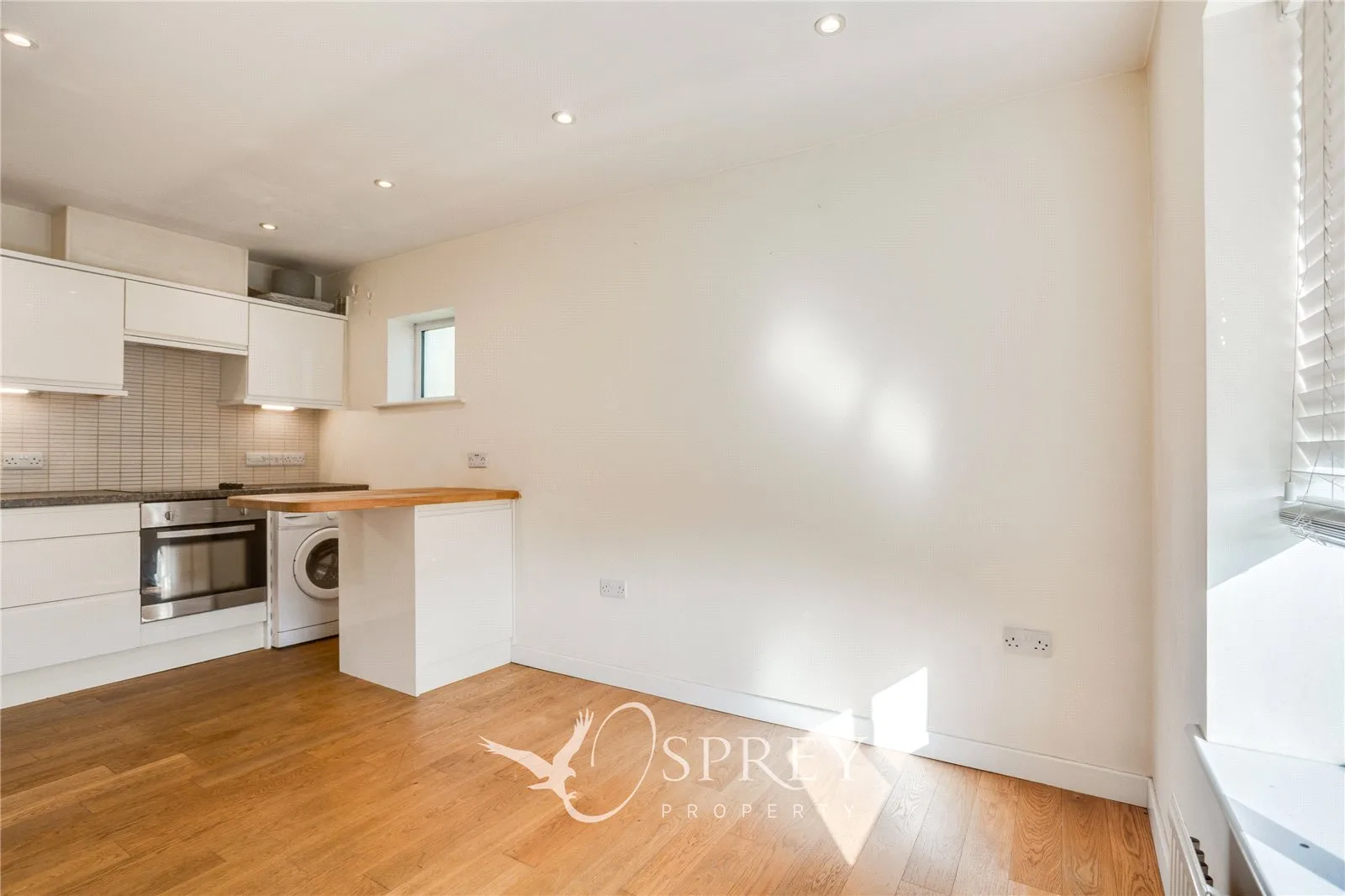 Flat Redworth Court in Leeds