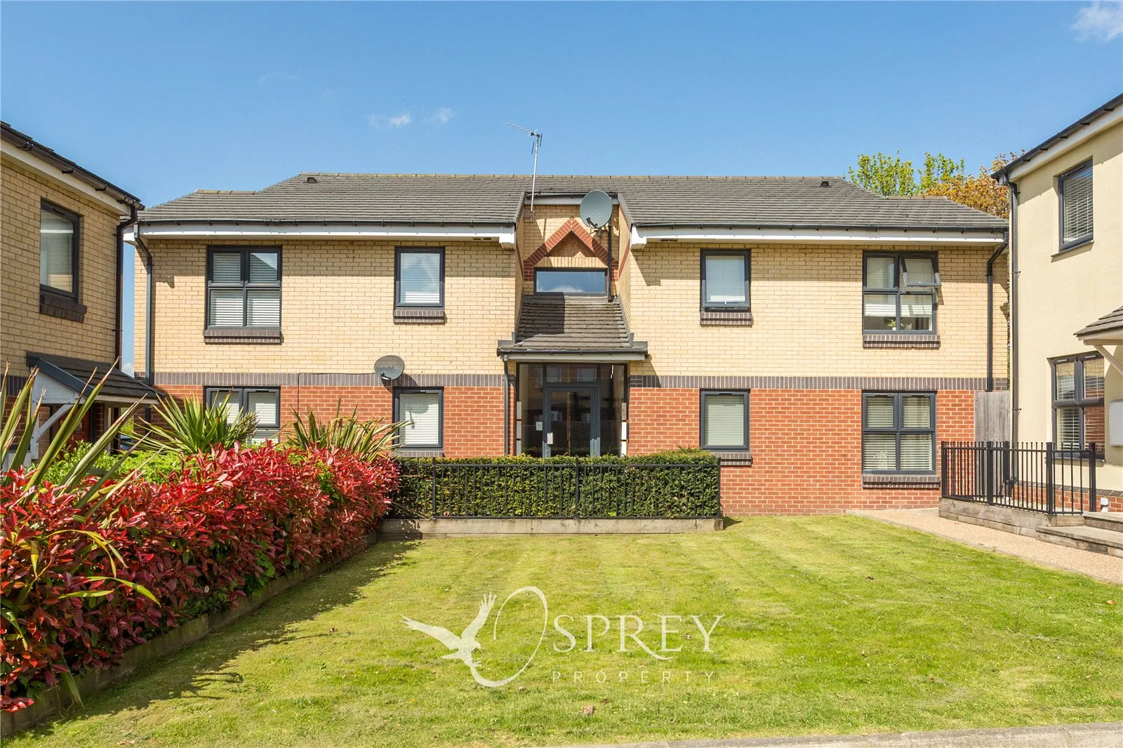Flat Redworth Court in Leeds