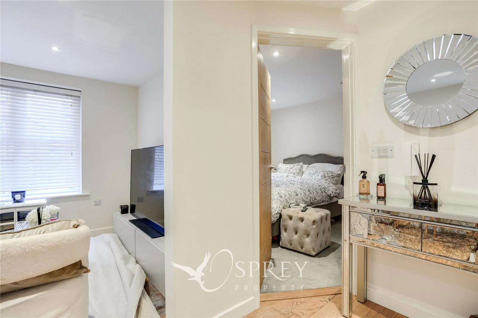 Flat Redworth Court in Leeds