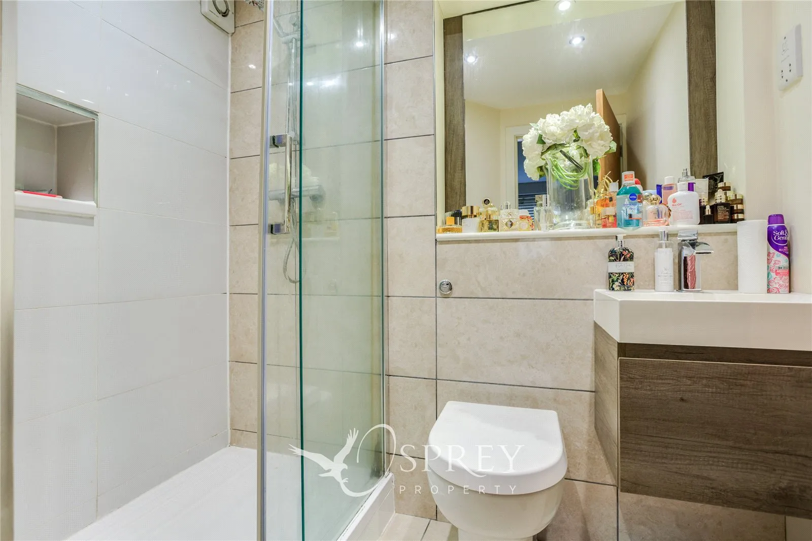 Flat Redworth Court in Leeds
