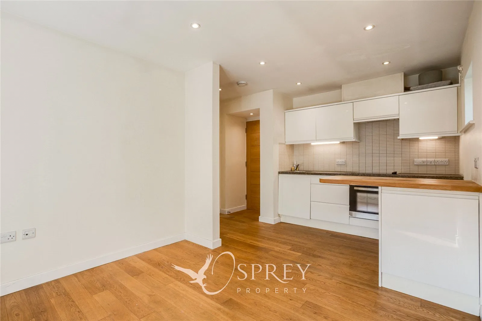 Flat Redworth Court in Leeds